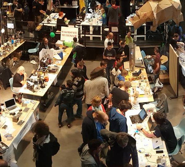 Full house at Makerfairli Z�rich (2000 people) and maany kids at the SGMK workshops